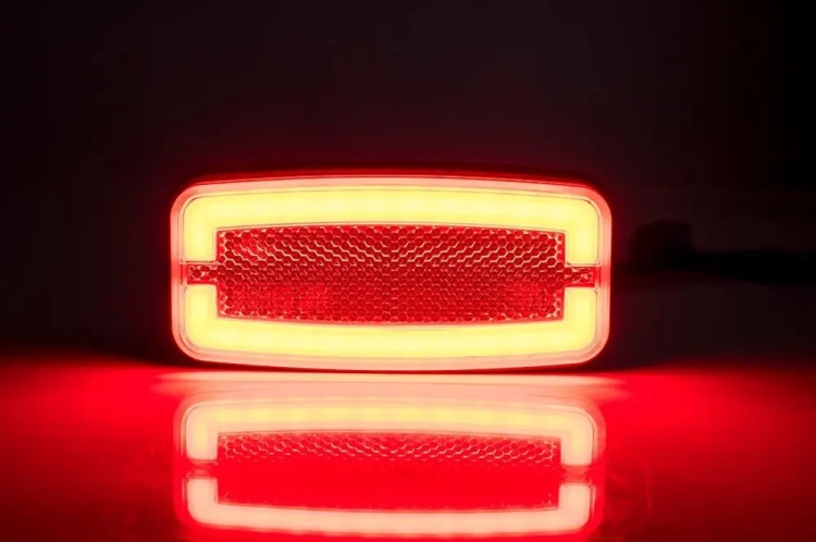 lampa-pozycyjna-z-odblaskiem-ld-2763-zdjecie-3.webp